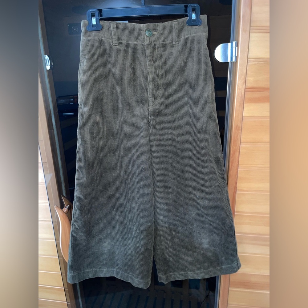 Uniqlo Women's Wide-Leg Corduroy Pants in Olive
